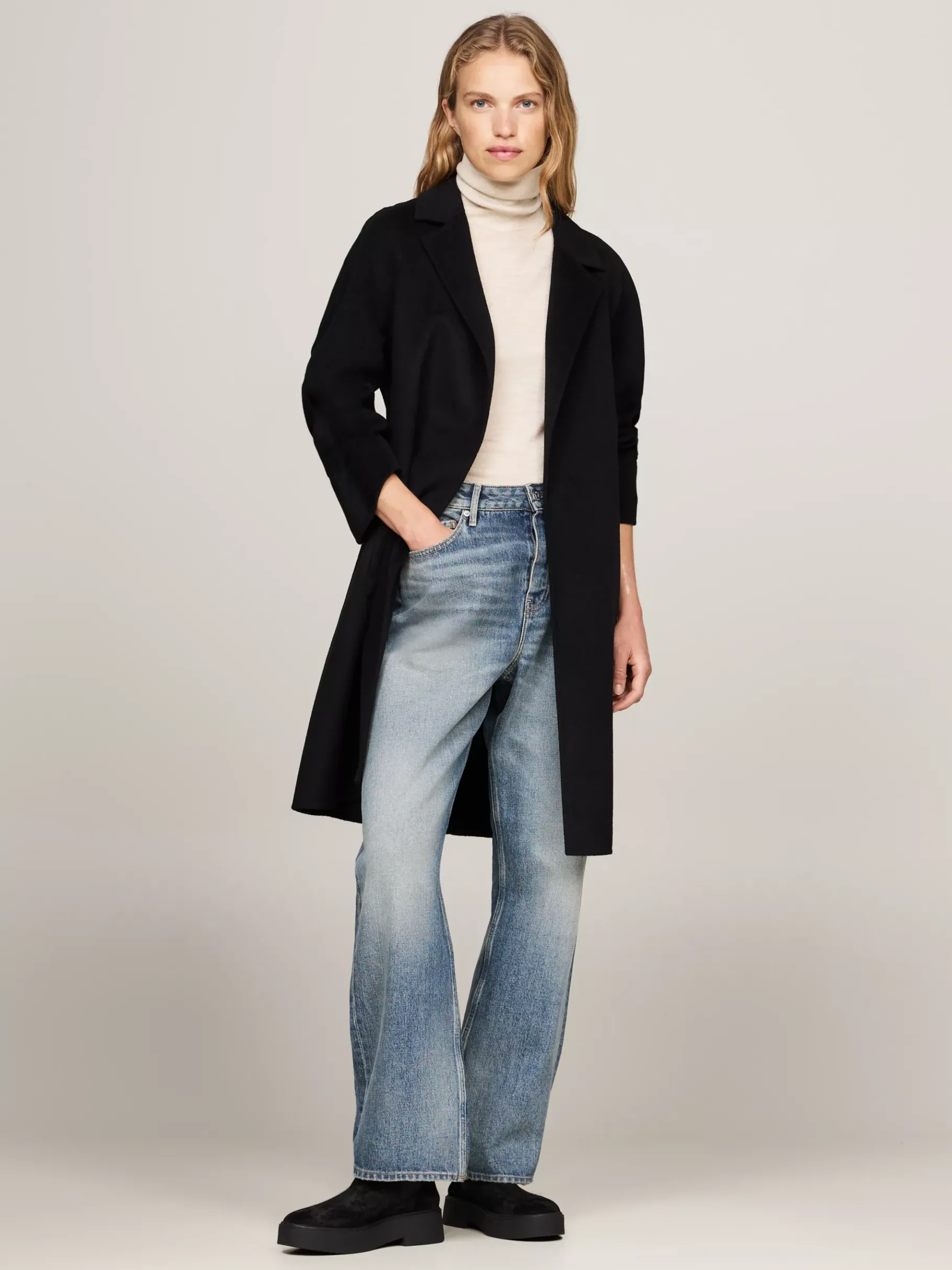 Tommy Hilfiger Chelsea Boot aus Wildleder mit klobiger Sohle BLACK Store