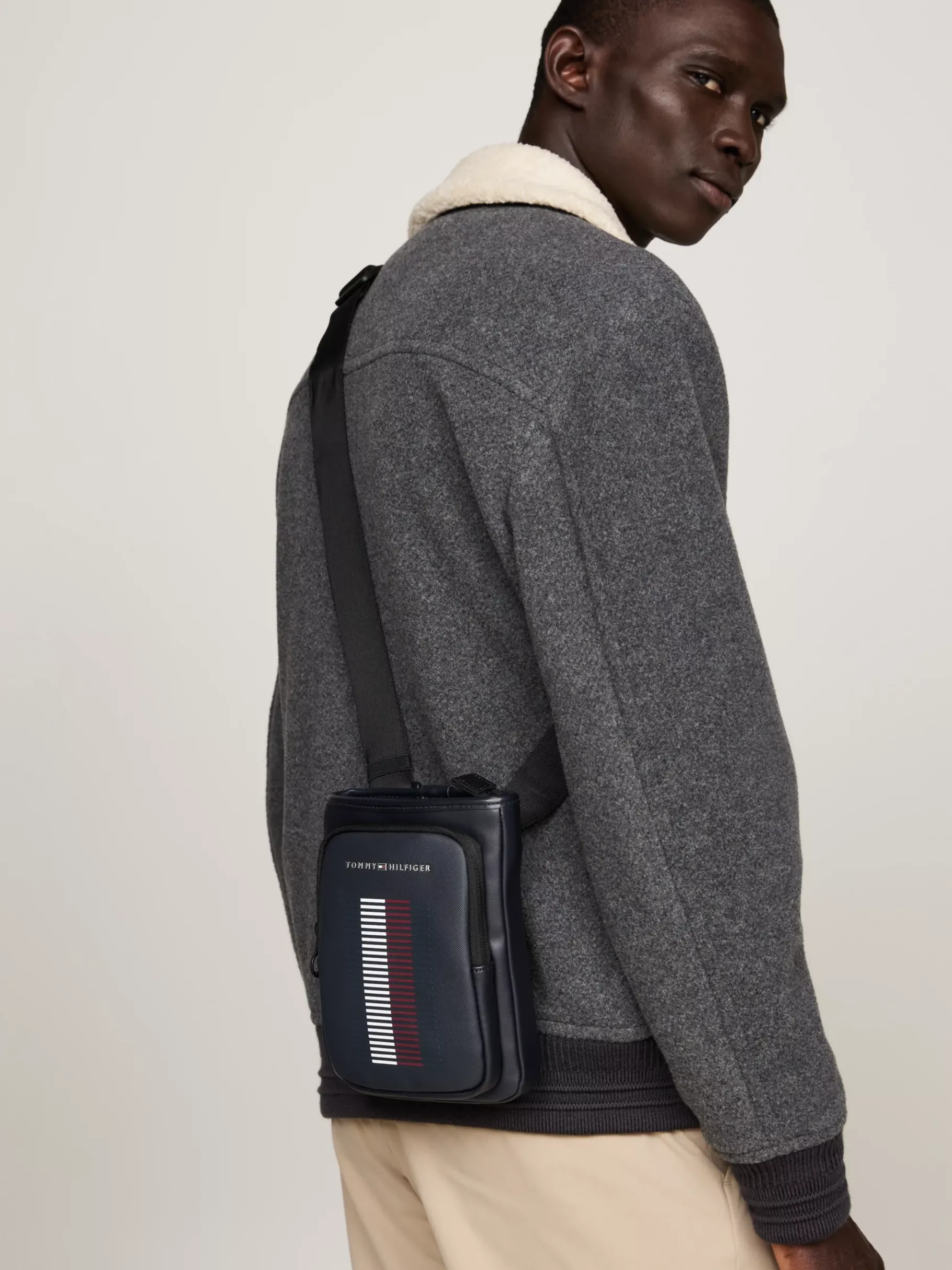 Tommy Hilfiger Crossbody-Tasche mit Piqué-Struktur SPACE BLUE Store