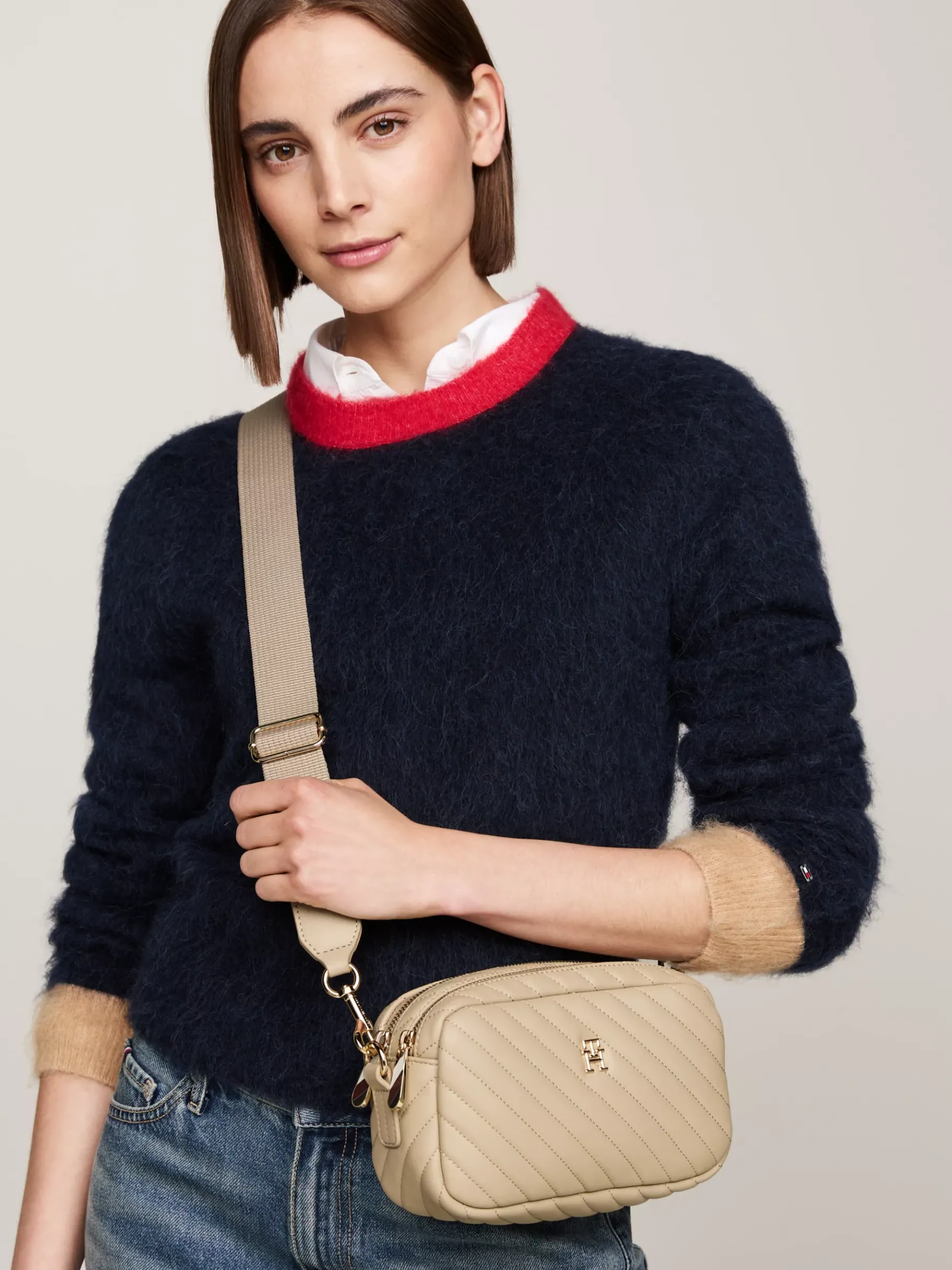 Tommy Hilfiger Gesteppte Kameratasche mit TH-Monogramm BEIGE Sale