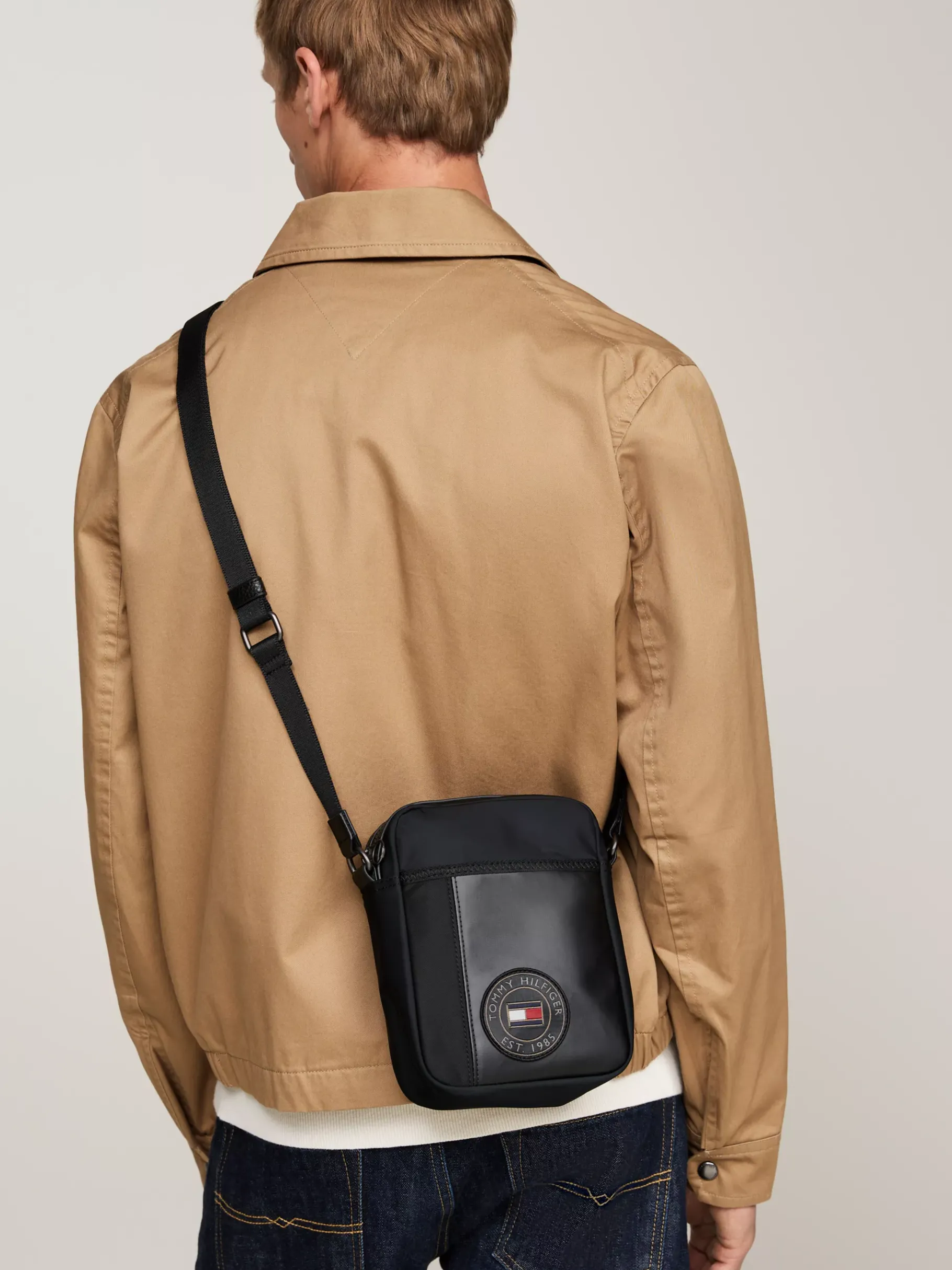 Tommy Hilfiger Reportertasche mit verschiedenen Strukturen BLACK Sale