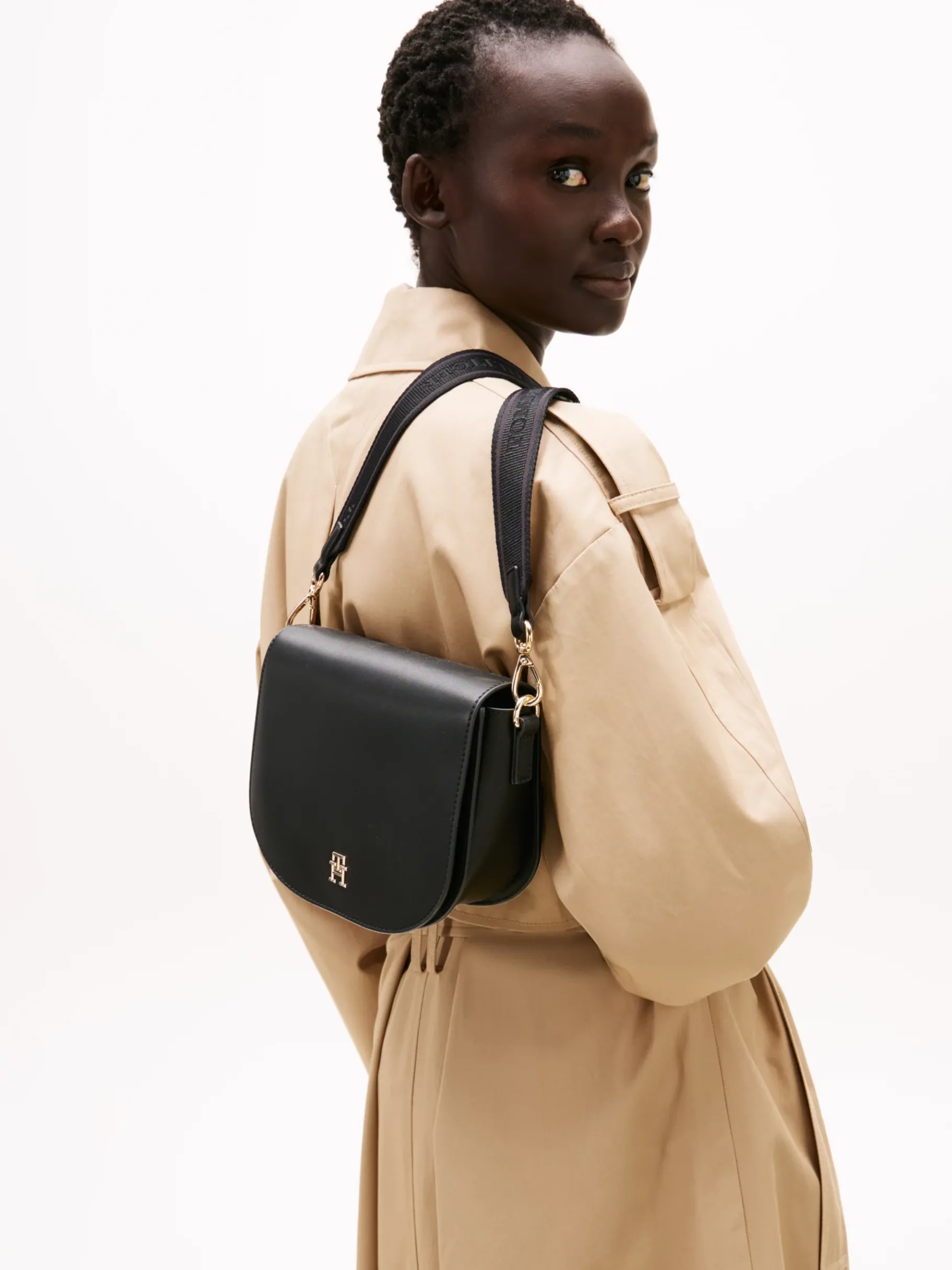 Tommy Hilfiger Satteltasche mit Logo-Crossbody-Riemen BLACK Cheap