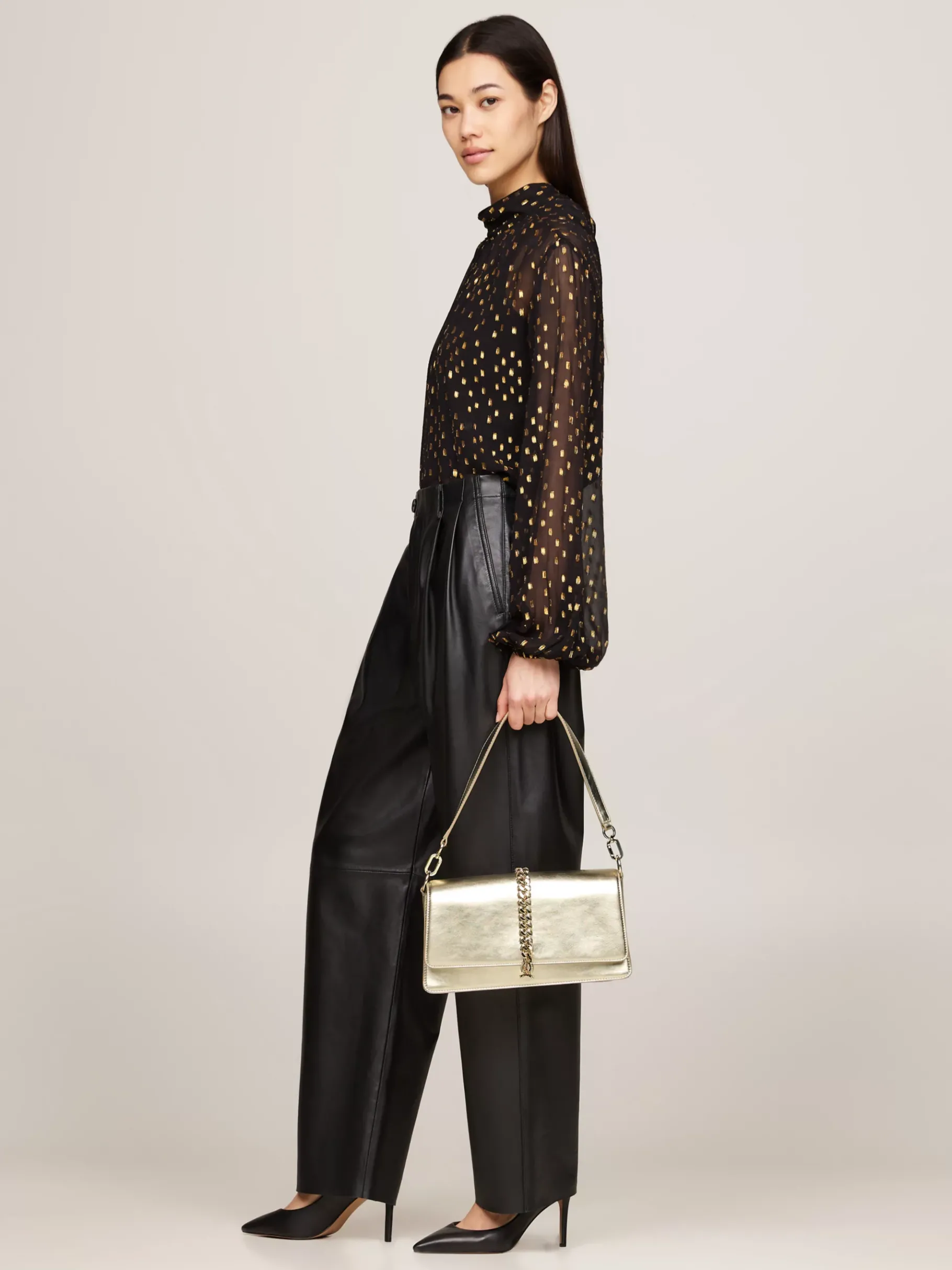 Tommy Hilfiger Schultertasche aus Metallic-Leder mit Kette GOLD Cheap