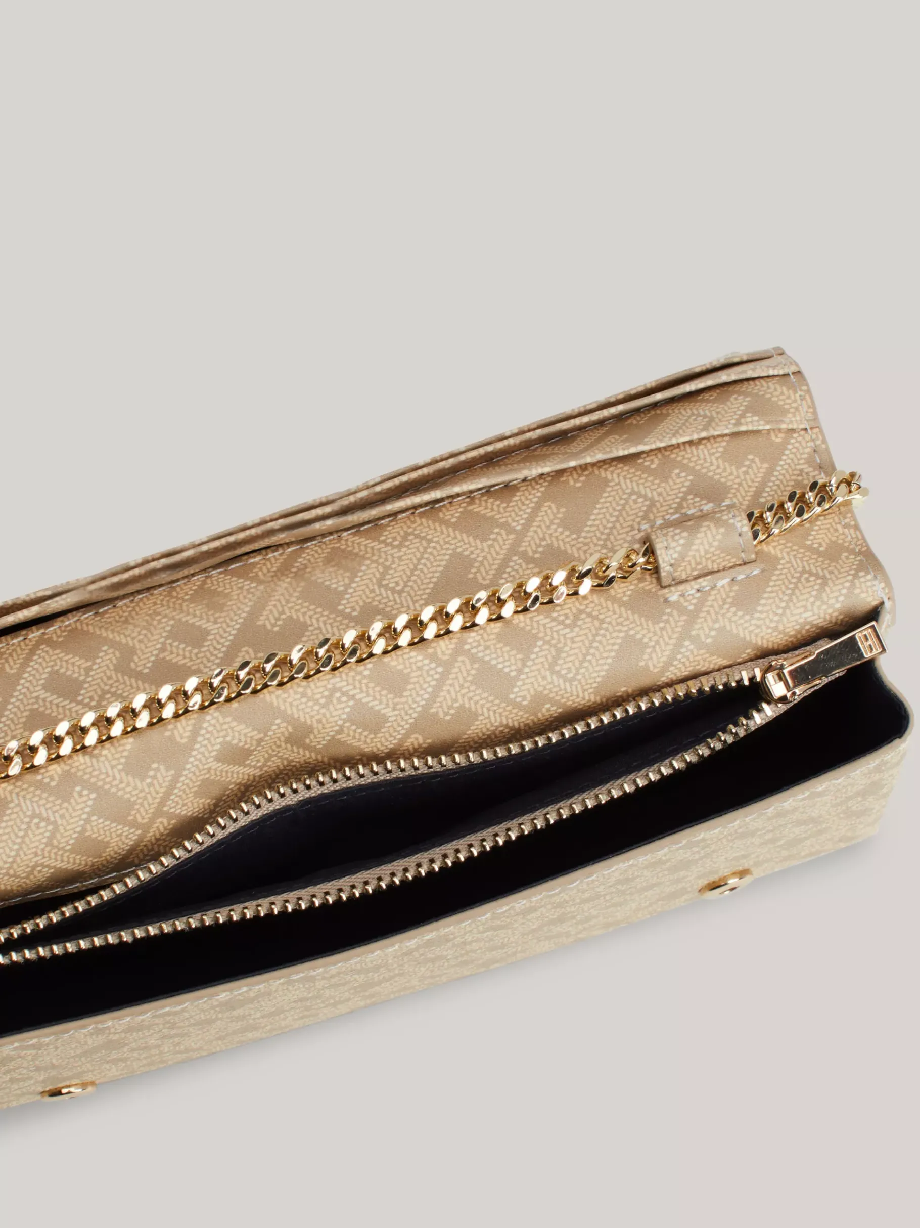 Tommy Hilfiger TH Monoplay Clutch mit Kettenriemen und Klappe BEIGE Flash Sale