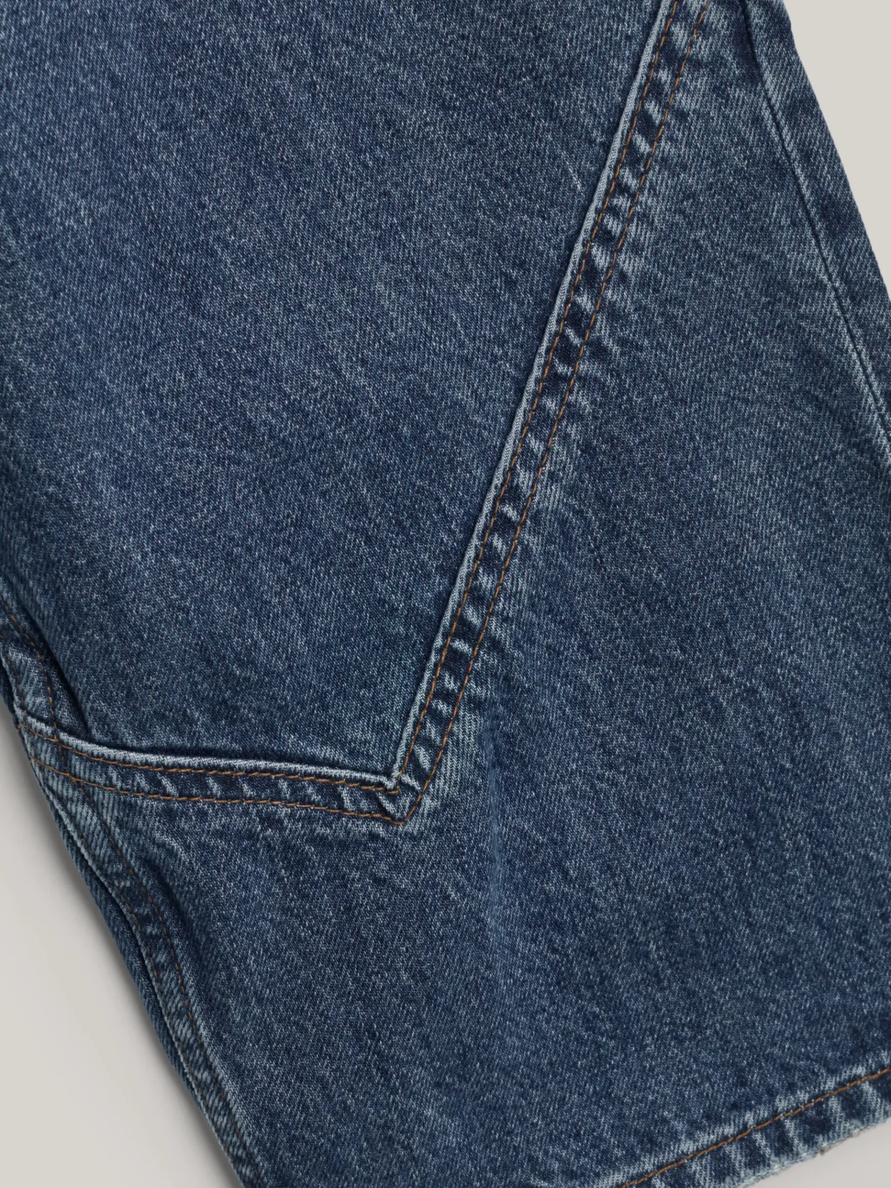 Tommy Hilfiger TJ x Game Day Relaxed Jeans mit Ziernaht-Detail INDIGO Outlet