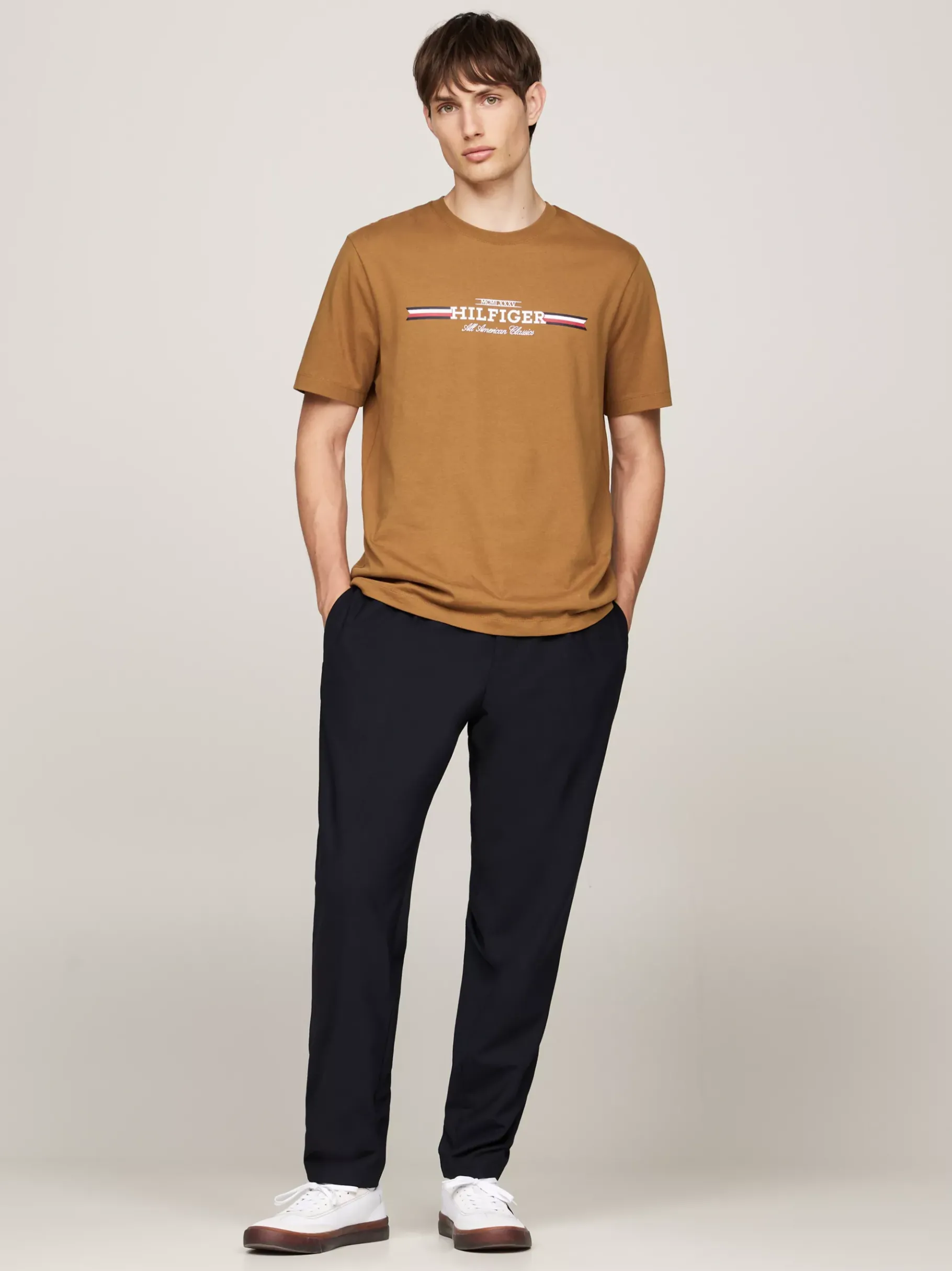 Tommy Hilfiger T-Shirt mit Brust-Logo COUNTRY BROWN Best Sale