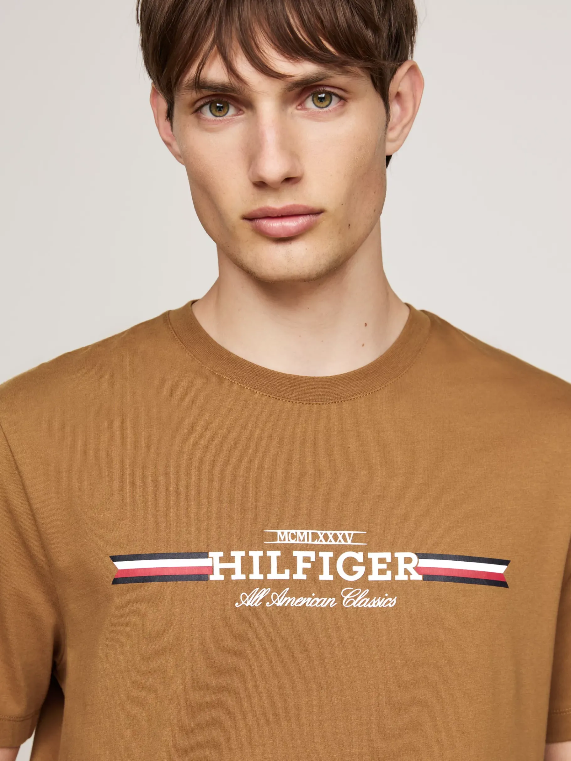 Tommy Hilfiger T-Shirt mit Brust-Logo COUNTRY BROWN Best Sale